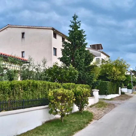 Apartment Drenovica Pula Exterior photo