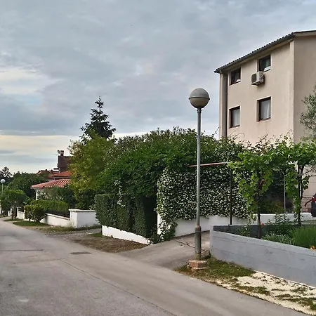 Apartment Drenovica Pula Exterior photo